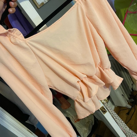 Cute going out shirt or for a nice dinner. - Picture 2 of 6